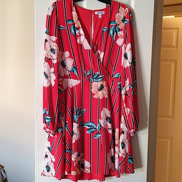 Dresses & Skirts - Express Floral Dress